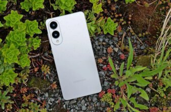 Trump threatens a 25 % tariff on all smartphones n...