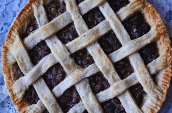 OLD FASHIONED RAISIN PIE – The Southern Woma...